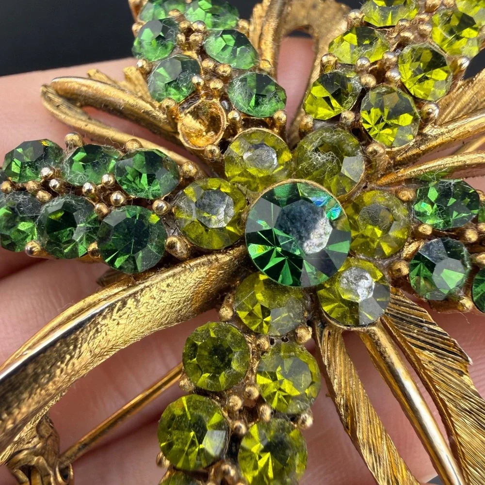 Vintage Rhinestone Brooch Gold Tone Green Sparkle READ